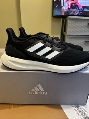 NWT Adidas PureBoost 22 W Athletic Shoes size 9.5